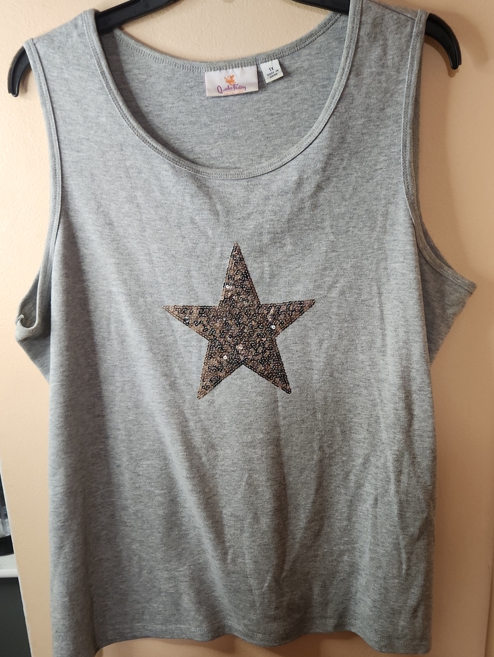 Quacker Factory Gray Sleeveless Tank Top Size 1X With Metallic Star